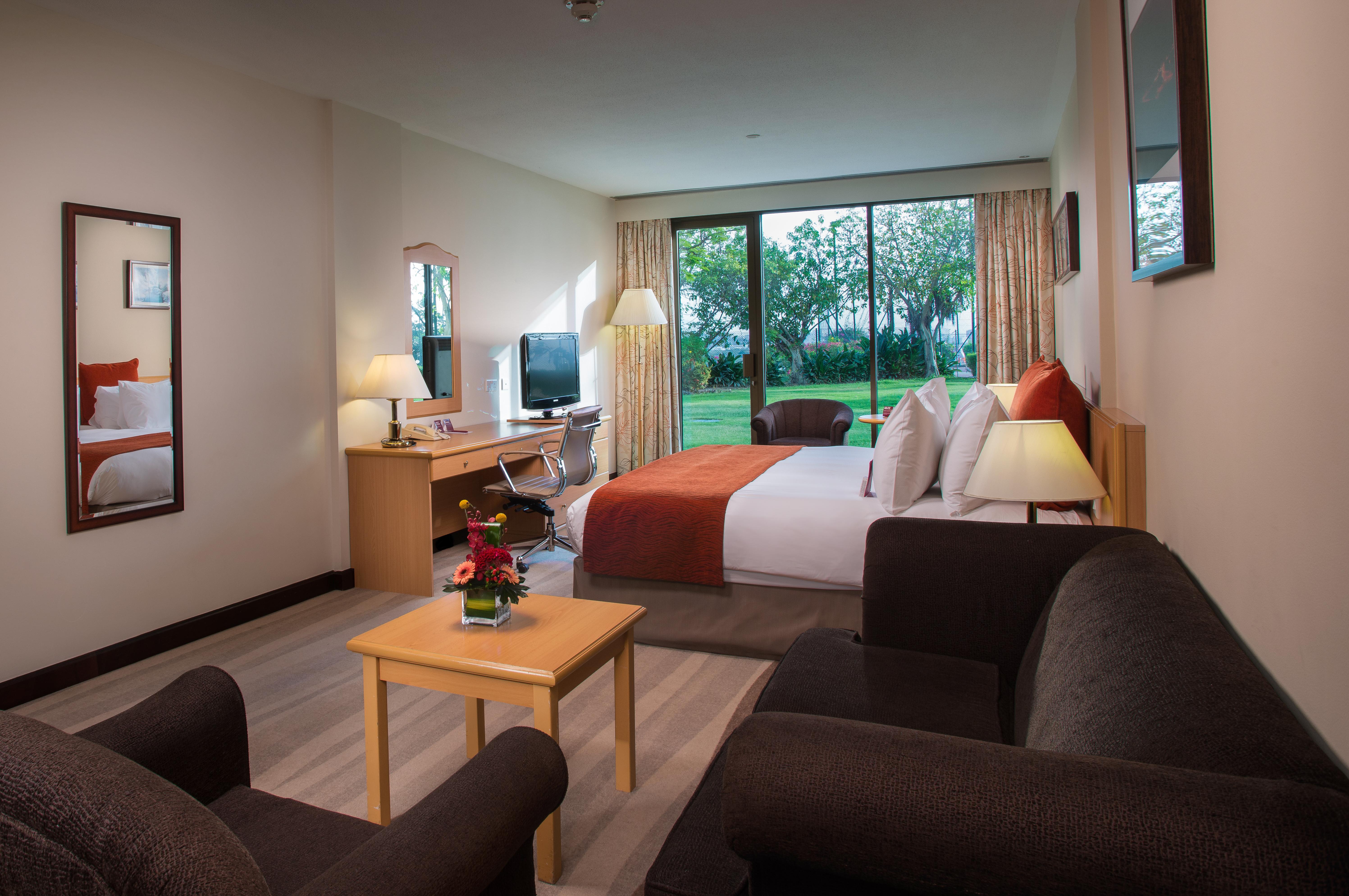 Crowne Plaza Muscat By Ihg Hotel Екстериор снимка