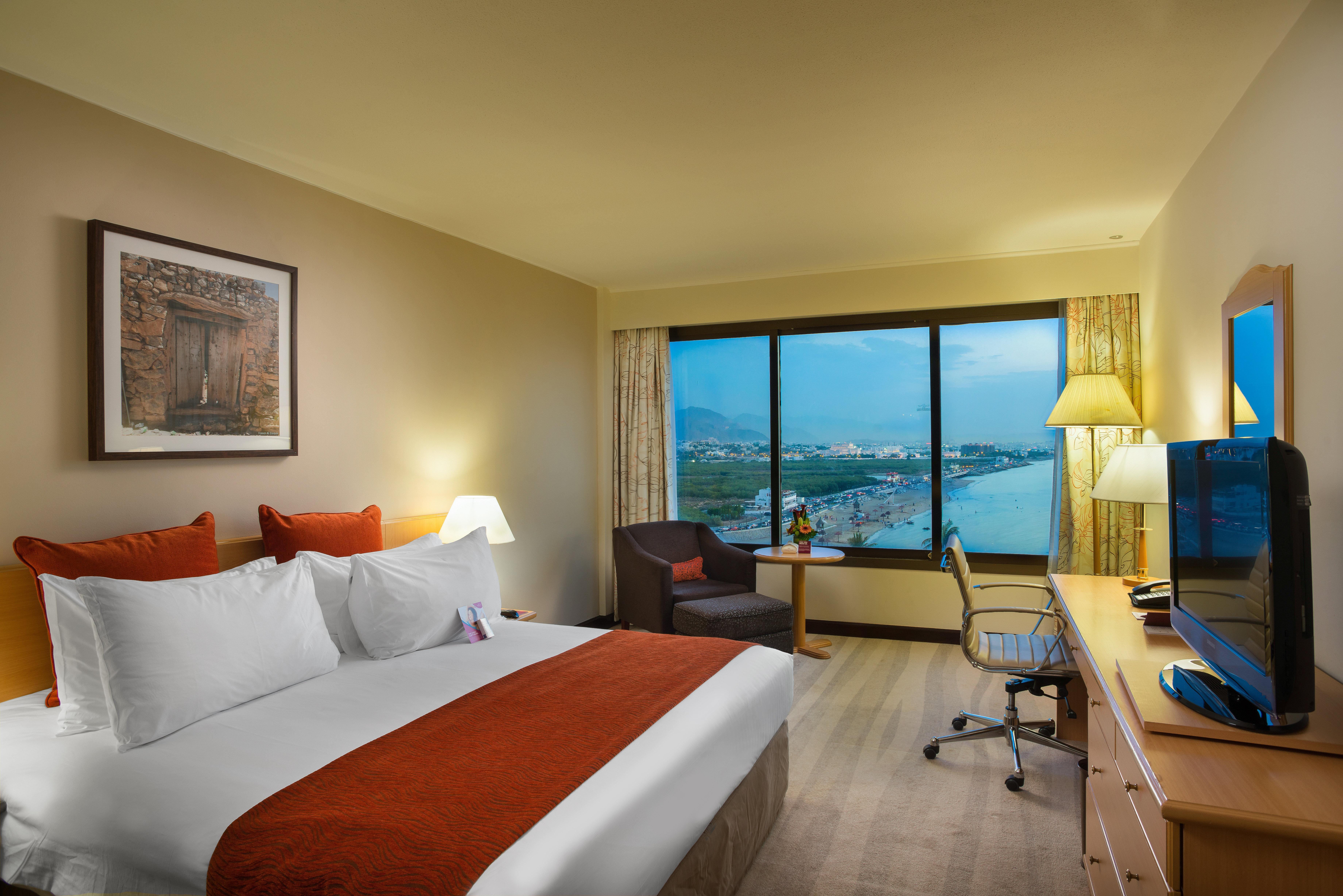 Crowne Plaza Muscat By Ihg Hotel Екстериор снимка