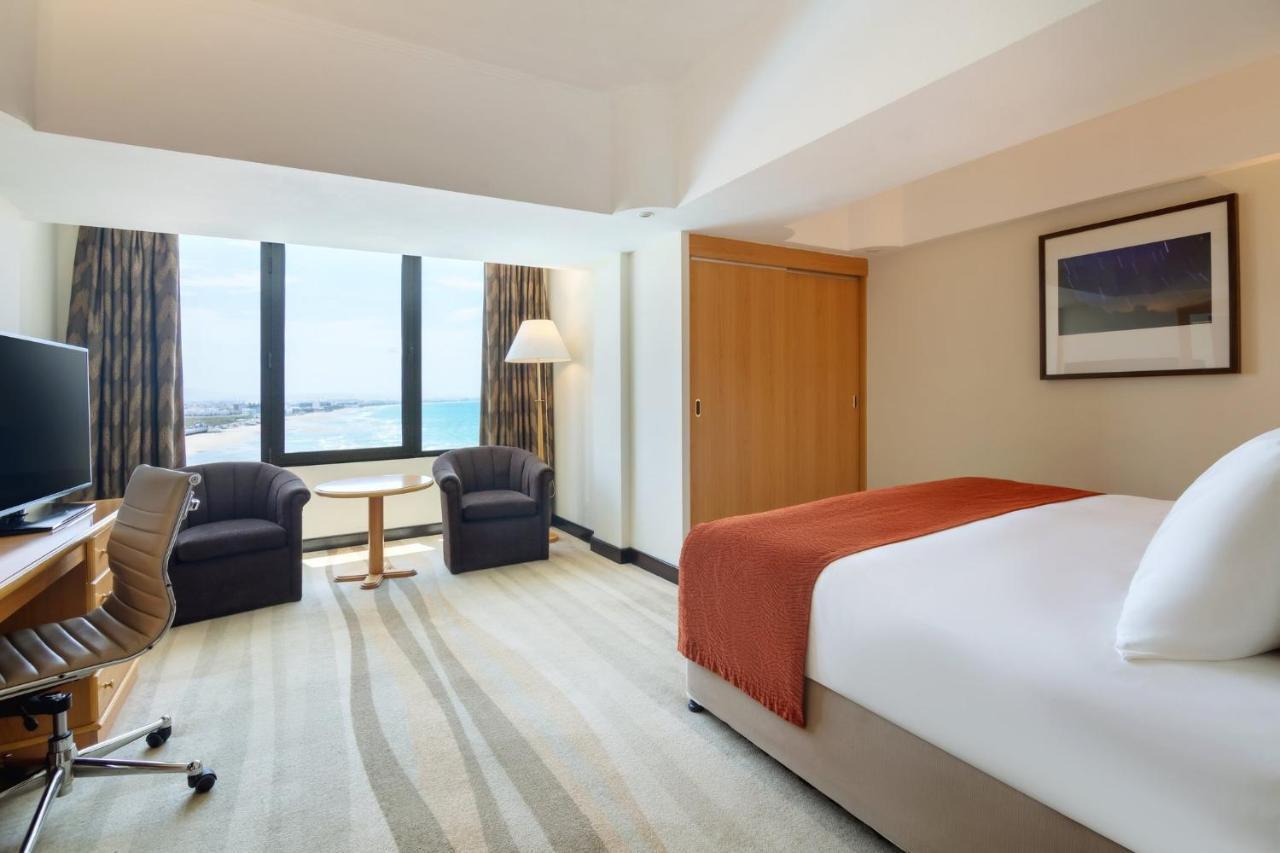 Crowne Plaza Muscat By Ihg Hotel Екстериор снимка