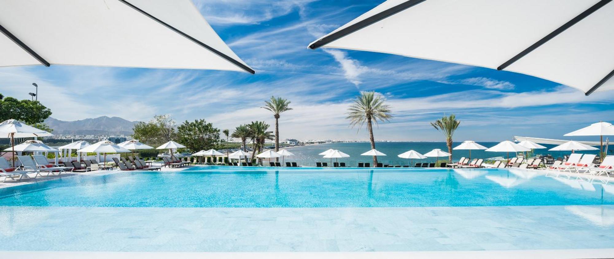Crowne Plaza Muscat By Ihg Hotel Екстериор снимка