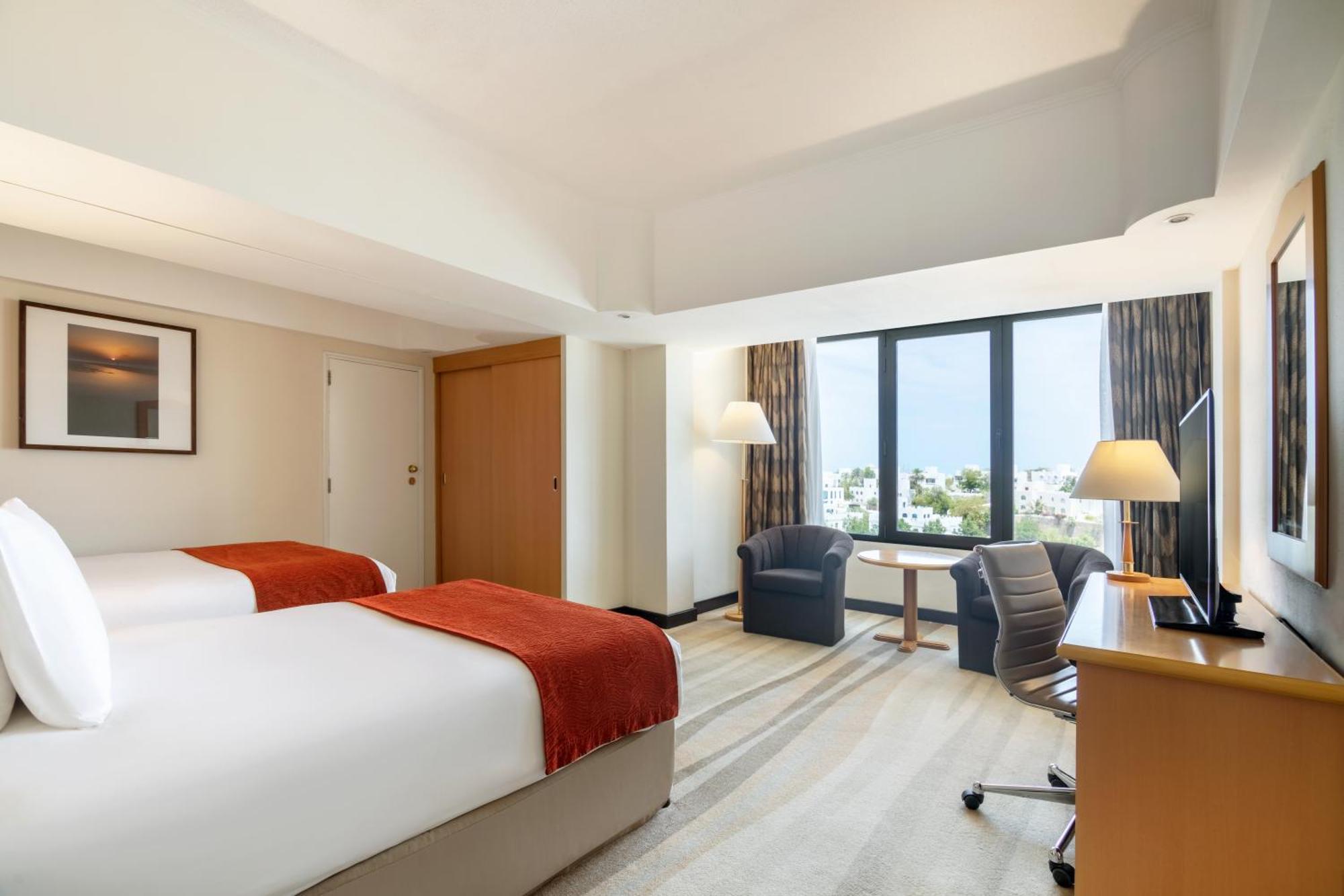 Crowne Plaza Muscat By Ihg Hotel Екстериор снимка