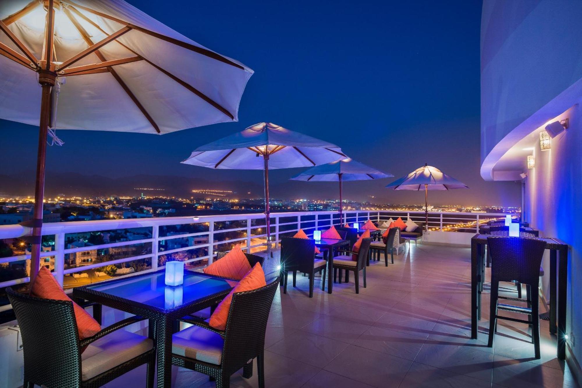 Crowne Plaza Muscat By Ihg Hotel Екстериор снимка